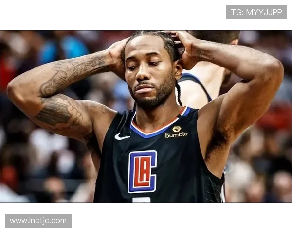 福克斯称赞伦纳德技术水平或可跻身篮坛历史前十无人敢单防他的实力